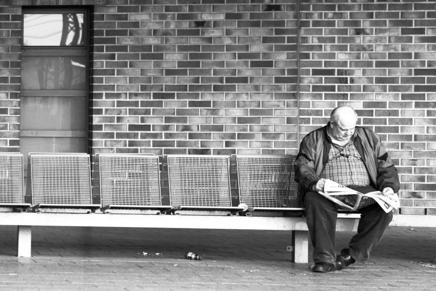 020 Menschen am Bahnhof II